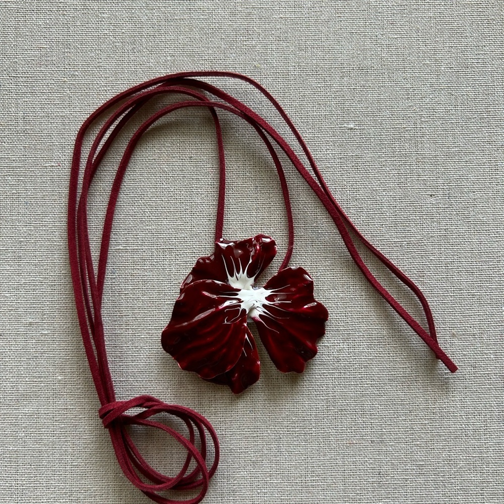NWOT Red Floral Enamel Choker Necklace - Picture 2 of 6